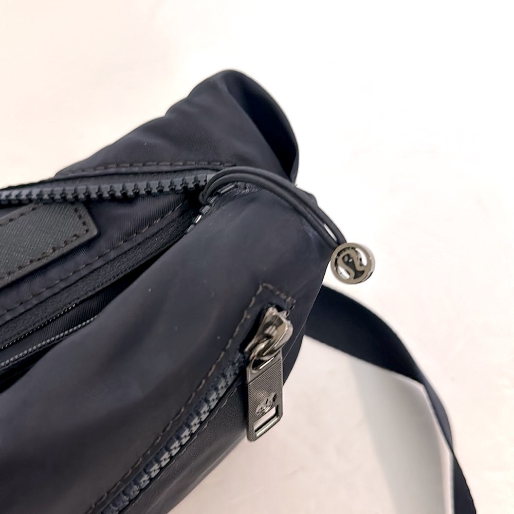 Lululemon Fast Track Belt Bag midnight Navy EUC - Picture 12 of 15